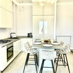 Aurelio Saffi 13 Apartment 4B