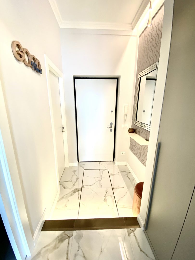 Aurelio Saffi 13, Apartment 4A