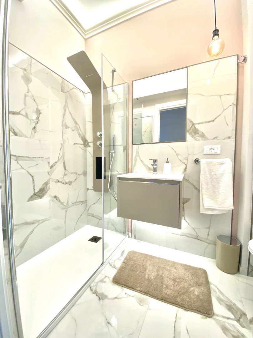 Aurelio Saffi 13, Apartment 4A