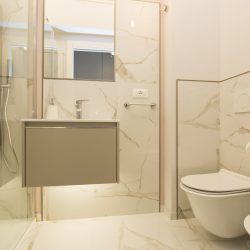 Aurelio Saffi 13, Apartment 4A
