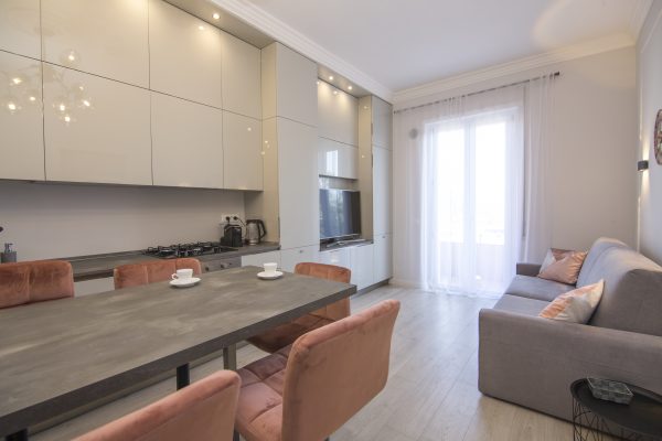 Aurelio Saffi 13, Apartment 4A