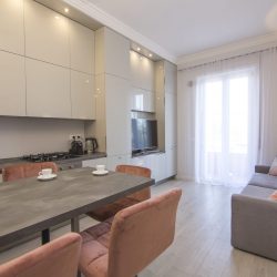 Aurelio Saffi 13, Apartment 4A