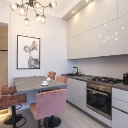 Aurelio Saffi 13, Apartment 4A