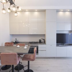 Aurelio Saffi 13, Apartment 4A